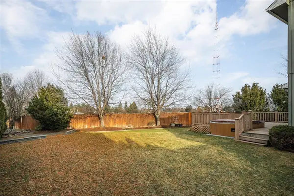 2305 E 52nd Ln, Spokane, WA 99223