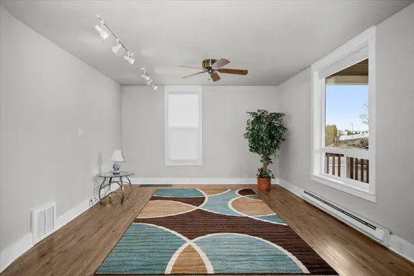 1327 N Howard St, Spokane, WA 99201