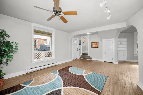 1327 N Howard St, Spokane, WA 99201