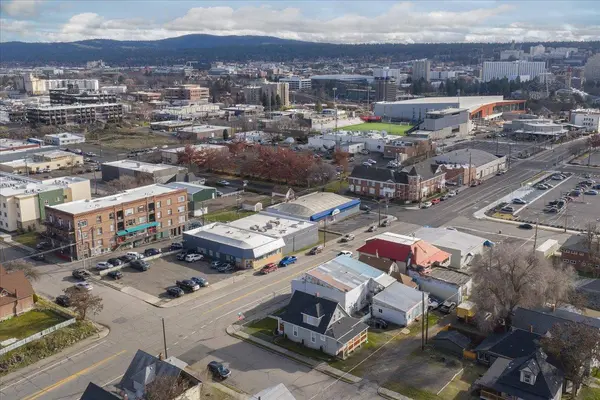 1327 N Howard St, Spokane, WA 99201