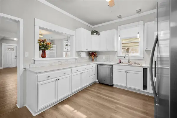 1327 N Howard St, Spokane, WA 99201