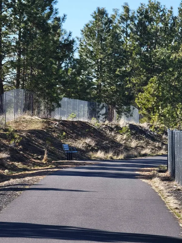 1516 E Center Rd, Spokane, WA 99208