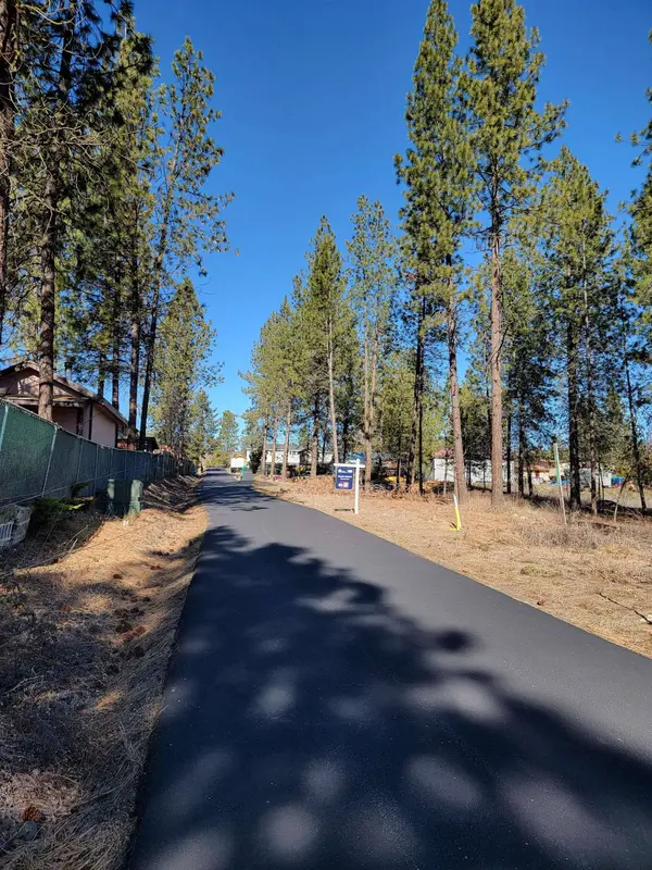 1516 E Center Rd, Spokane, WA 99208