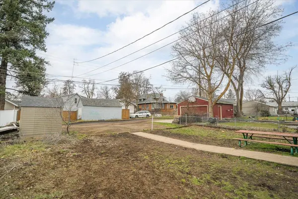 613 W Knox Ave, Spokane, WA 99205