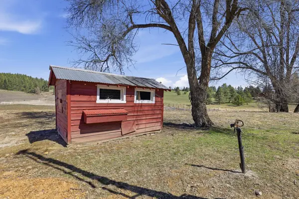 4853 N Sherman Rd, Deer Park, WA 99006
