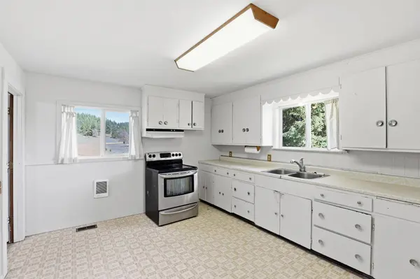 4853 N Sherman Rd, Deer Park, WA 99006