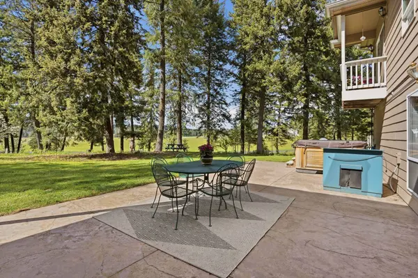 32223 N Whitetail Ln, Chattaroy, WA 99003