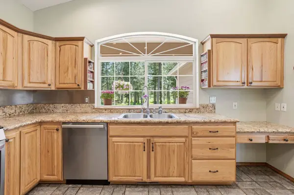 32223 N Whitetail Ln, Chattaroy, WA 99003