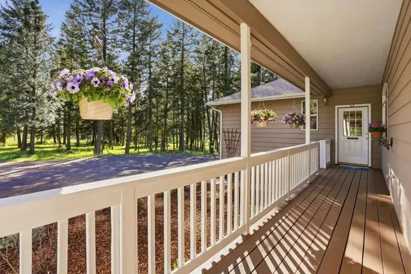 32223 N Whitetail Ln, Chattaroy, WA 99003