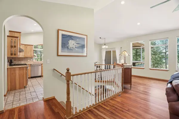 32223 N Whitetail Ln, Chattaroy, WA 99003