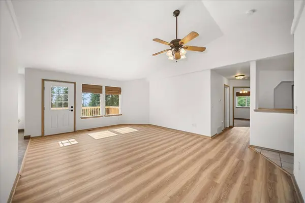 15519 E Tallman Rd, Chattaroy, WA 99003
