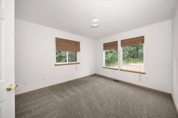 15519 E Tallman Rd, Chattaroy, WA 99003