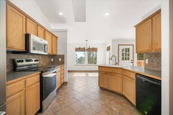 15519 E Tallman Rd, Chattaroy, WA 99003
