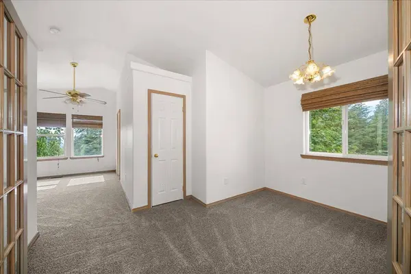 15519 E Tallman Rd, Chattaroy, WA 99003