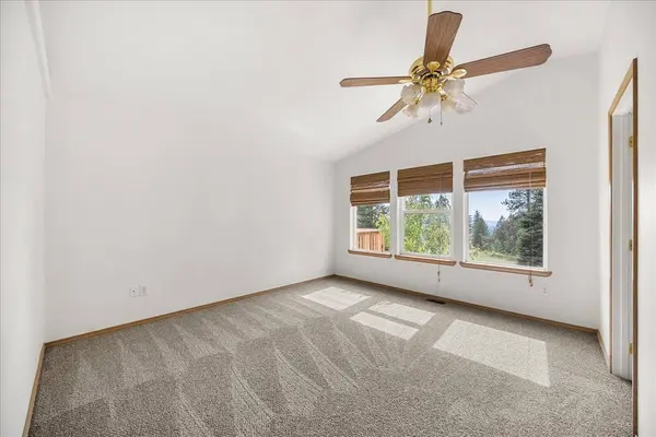 15519 E Tallman Rd, Chattaroy, WA 99003