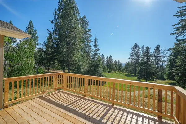 15519 E Tallman Rd, Chattaroy, WA 99003
