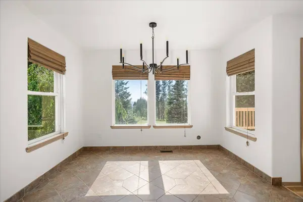 15519 E Tallman Rd, Chattaroy, WA 99003