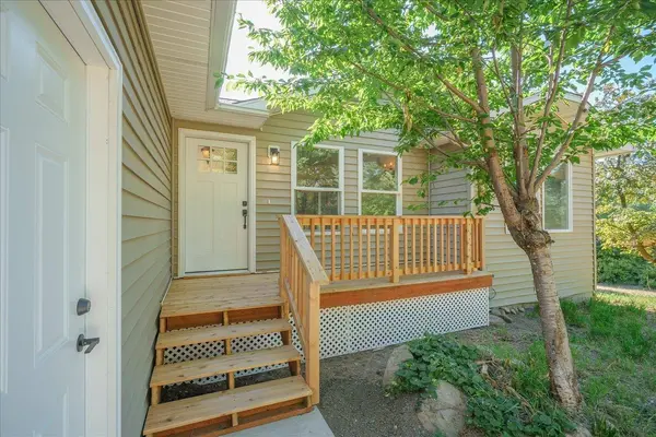 15519 E Tallman Rd, Chattaroy, WA 99003