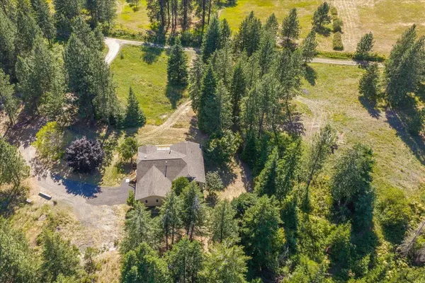 15519 E Tallman Rd, Chattaroy, WA 99003