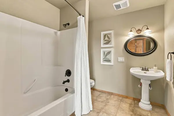 37800 Jane Ln, Davenport, WA 99122