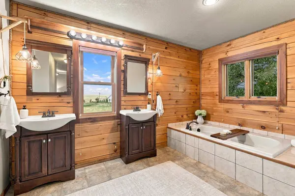 37800 Jane Ln, Davenport, WA 99122