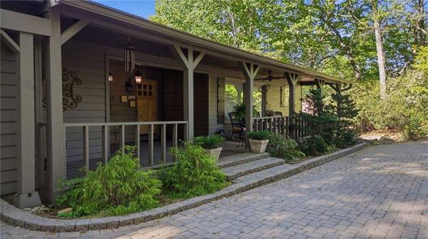 204 Doe RUN, Sautee Nacoochee, GA 30571