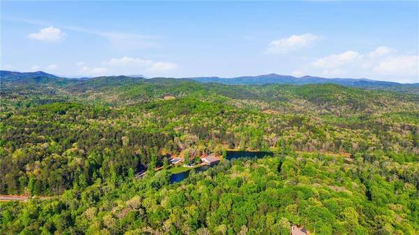 204 Doe RUN, Sautee Nacoochee, GA 30571