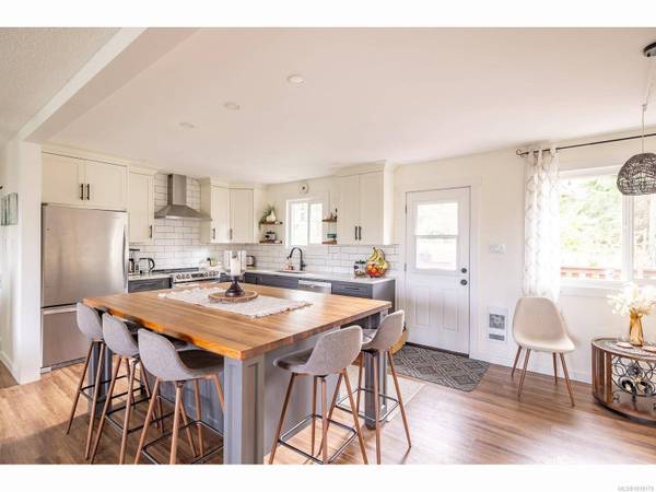 7485 Fernmar Rd, Lantzville, BC V0R 2H0