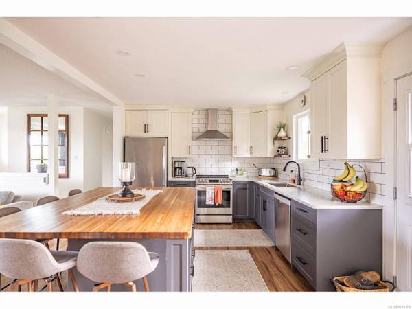 7485 Fernmar Rd, Lantzville, BC V0R 2H0