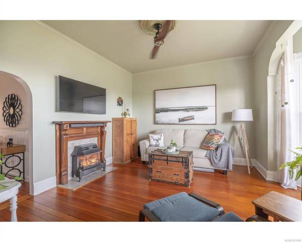 457 Milton St, Nanaimo, BC V9R 2K9