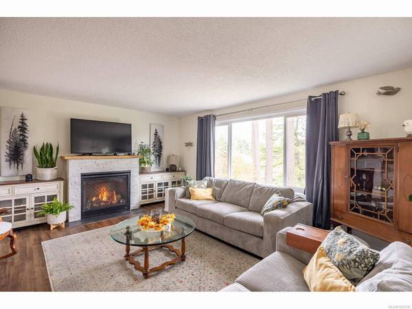 7485 Fernmar Rd, Lantzville, BC V0R 2H0