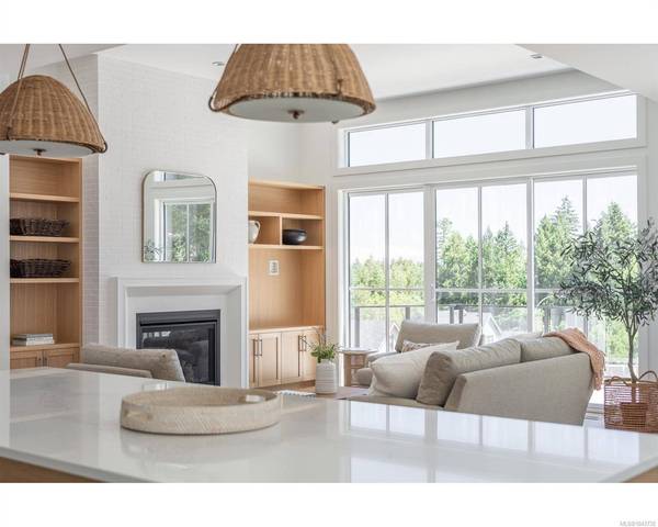 1043 Harewood Mines Rd, Nanaimo, BC V9R 5P5