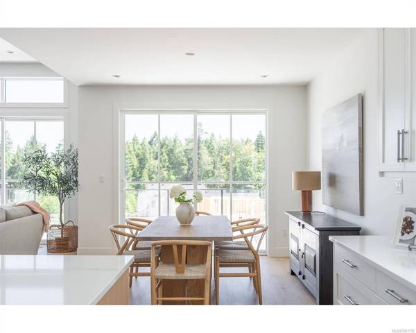 1043 Harewood Mines Rd, Nanaimo, BC V9R 5P5