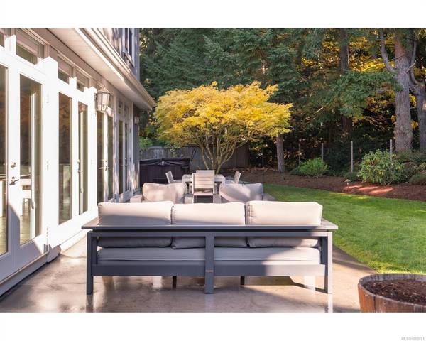 300 Sunningdale Rd, Qualicum Beach, BC V9K 1L3
