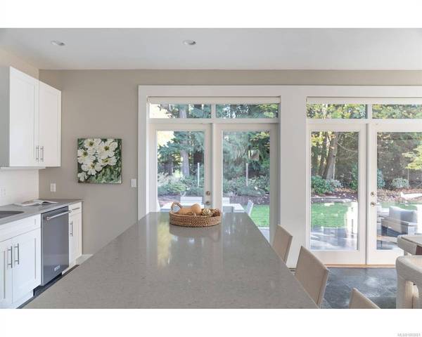 300 Sunningdale Rd, Qualicum Beach, BC V9K 1L3