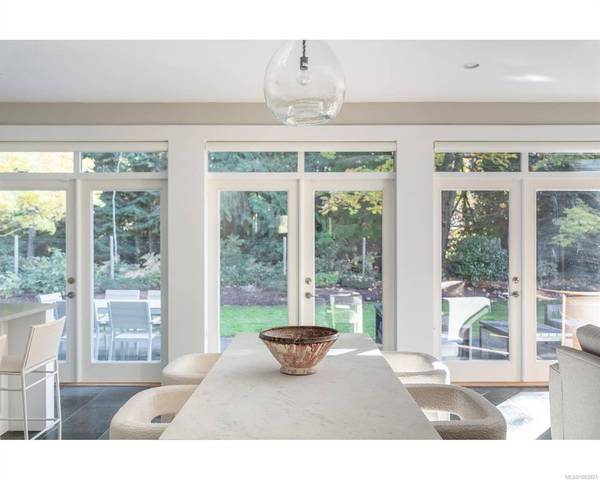 300 Sunningdale Rd, Qualicum Beach, BC V9K 1L3