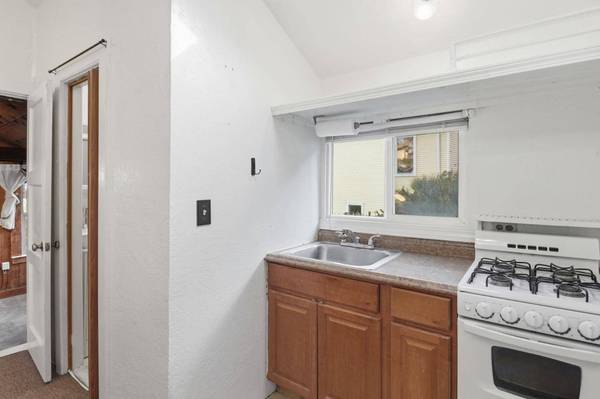 500 Humboldt RD B, Brisbane, CA 94005