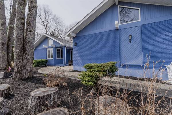 4 Clover CT, Salem, NH 03079