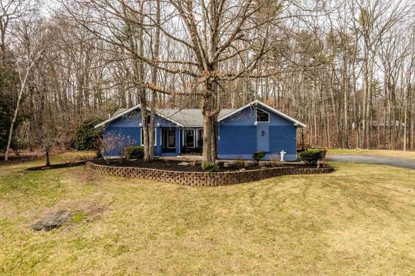 4 Clover CT, Salem, NH 03079