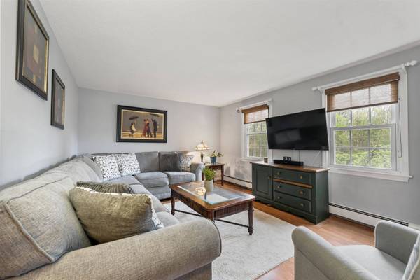 19 Ash St EXT, Derry, NH 03038