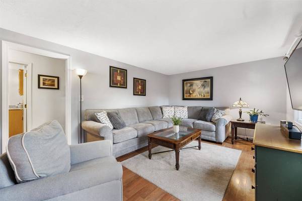 19 Ash St EXT, Derry, NH 03038