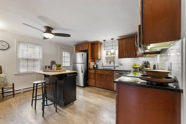 19 Ash St EXT, Derry, NH 03038