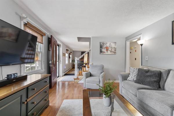 19 Ash St EXT, Derry, NH 03038