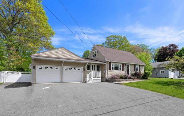 20 Colonial DR, Salem, NH 03079