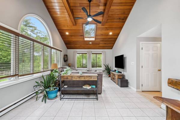 5 Hampshire DR, Derry, NH 03038