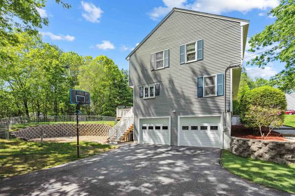 24 Theresa AVE, Salem, NH 03079