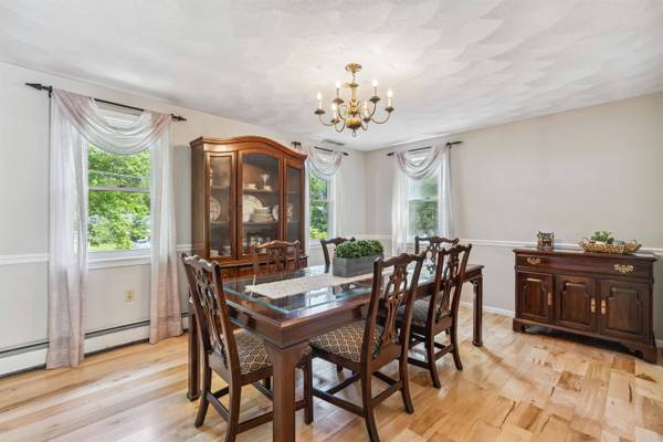 24 Theresa AVE, Salem, NH 03079