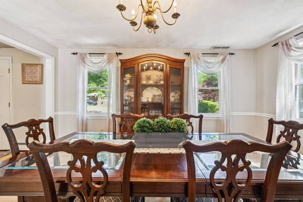 24 Theresa AVE, Salem, NH 03079