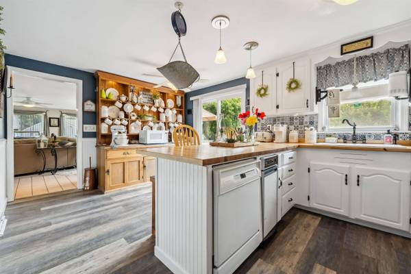 6 Sunrise DR, Hudson, NH 03051