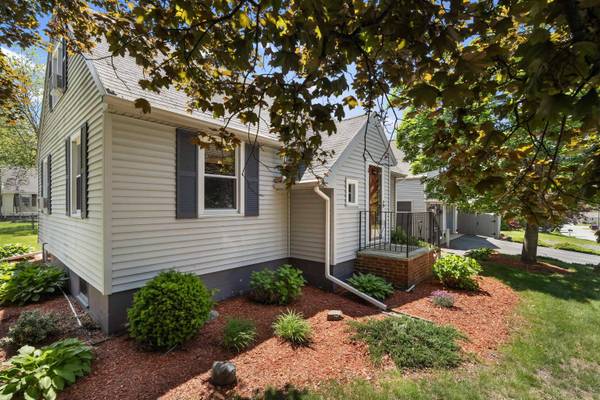 8 Guy ST, Salem, NH 03079